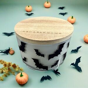 NWT Red Leaf Halloween Bats
"Apple Spice" Candle ~ 16.5 Oz.